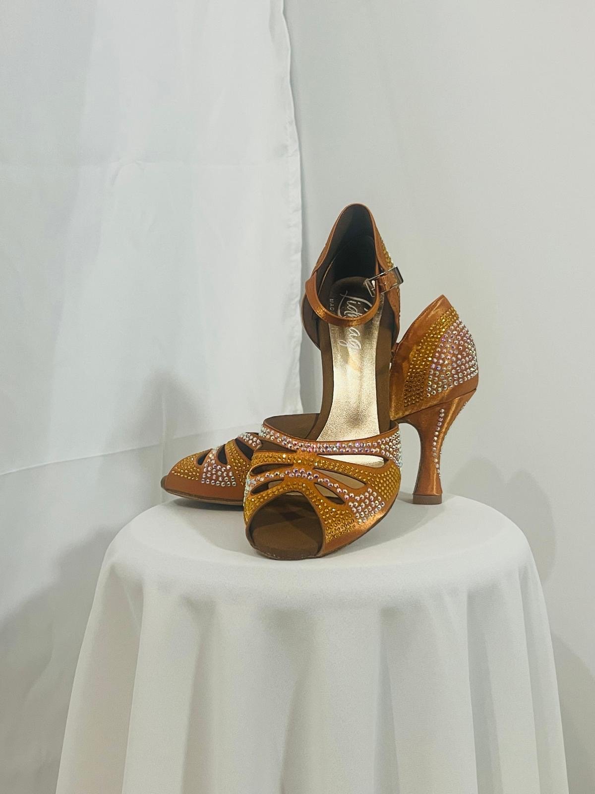 a5b6a305-1fb0-4098-b3f0-dc7e3a097320 Scarpe da ballo con strass tacco 80 - immagine 1