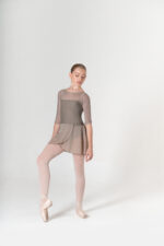 SI 665- 3/4 Body in lycra con inserti in tulle allo scollo e manica a tre quarti - immagine 3